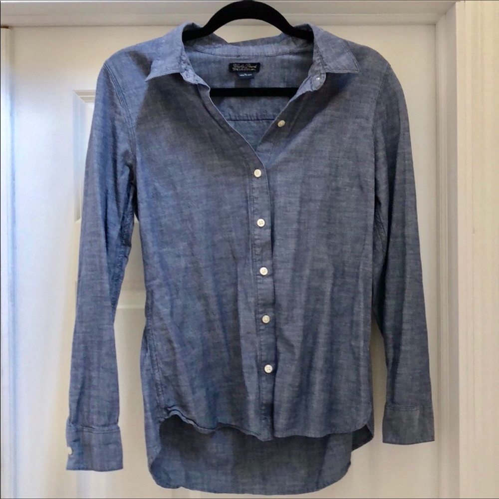 🍀 Lucky Brand Chambray Button Down